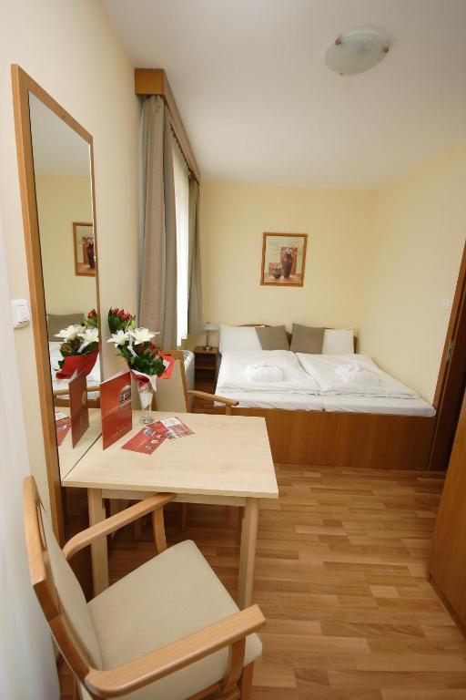 Panorama Wellness Apartman Hotel Hajduszoboszlo Room photo