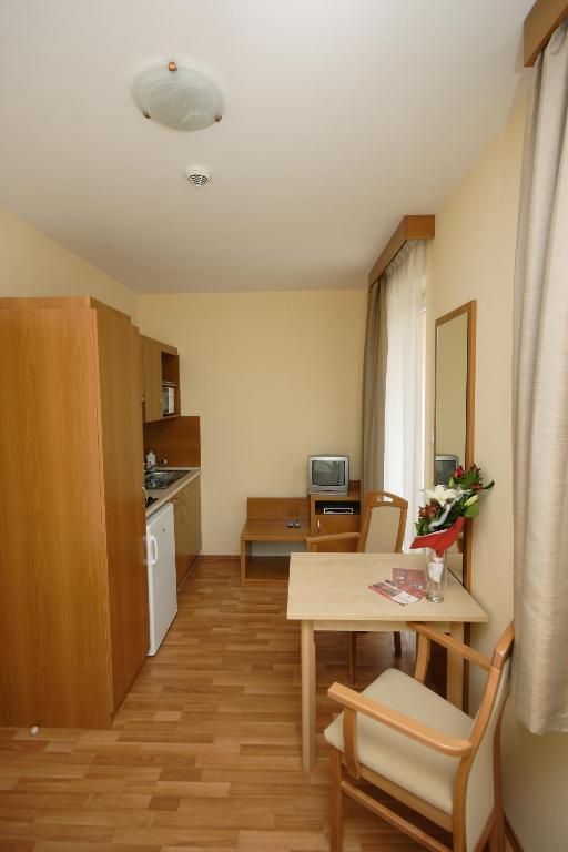Panorama Wellness Apartman Hotel Hajduszoboszlo Room photo